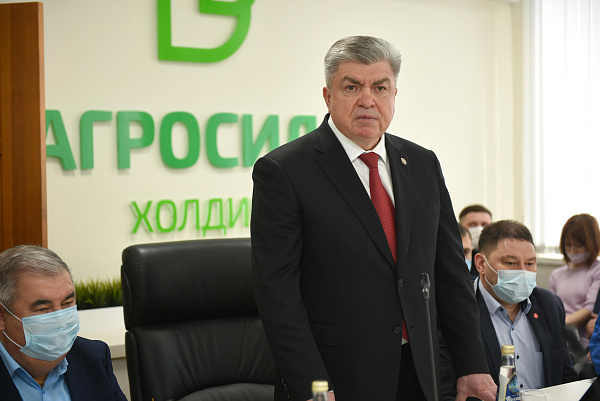 Наиль Магдеев провел встречу с трудовым коллективом «Челны-Бройлер»