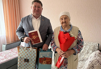 Автозавод районында Бөек Ватан сугышы ветеранын 94 яшьлек юбилее белән котладылар