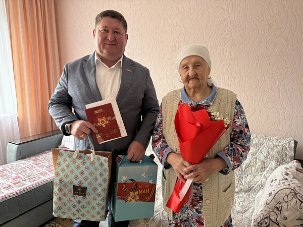 В Автозаводском районе поздравили ветерана Великой Отечественной войны с 94-летием