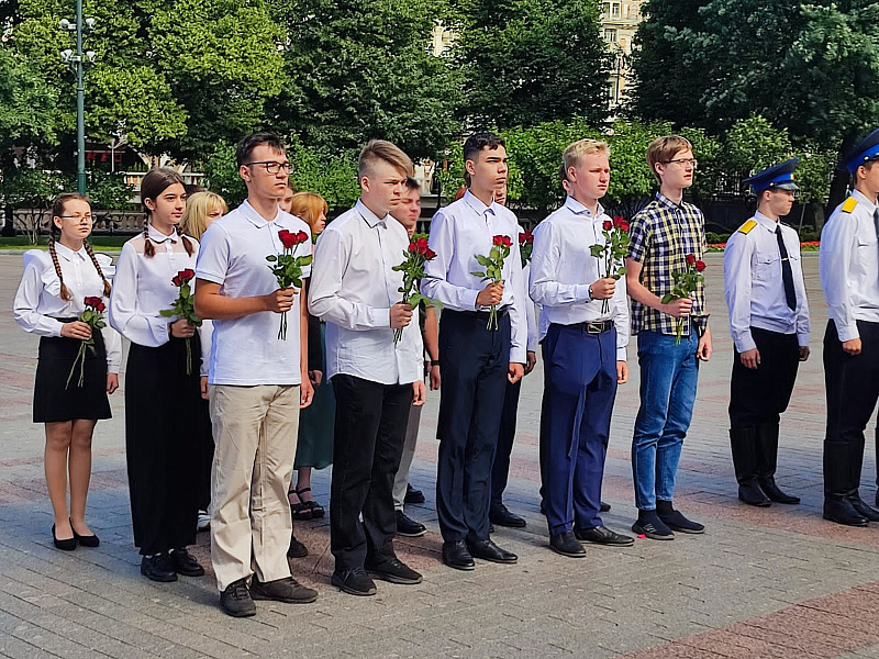 Челнинские кадеты возложили цветы к памятнику Неизвестному солдату