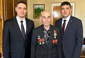 В Челнах продолжается вручение медалей ветеранам в честь 80-летия Победы