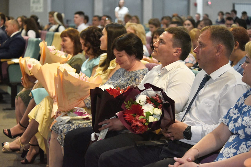 Для юных челнинцев прозвенел последний звонок