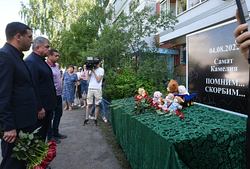 Наиль Магдеев встретился с челнинцами на месте пожара в 43 комплексе