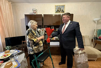 В Набережных Челнах с 95-летним юбилеем поздравили ветерана Великой Отечественной войны