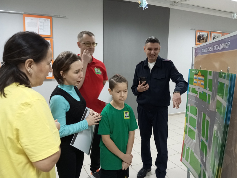 Челнинские семьи изучают безопасность дорожного движения