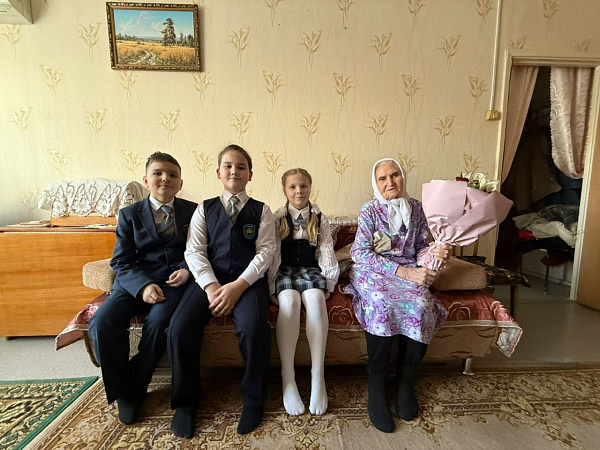 Укучылар Бөек Ватан сугышы ветераны янына барды