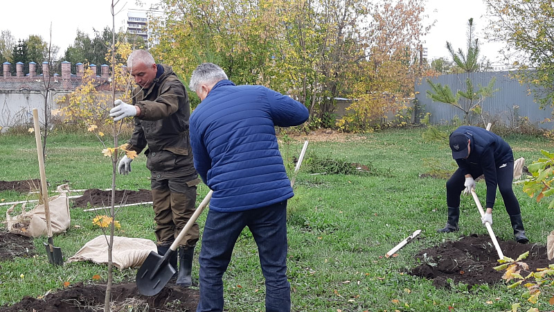 В Набережных Челнах проходит месячник по благоустройству и уборке города
