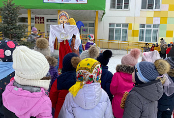 Воспитанники детских садов встретили Масленицу