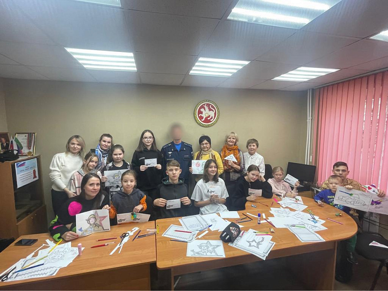В Центральном районе провели мастер-класс «Открытка солдату»