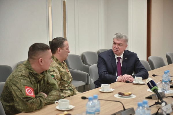 Наиль Магдеев встретился с челнинскими военнослужащими