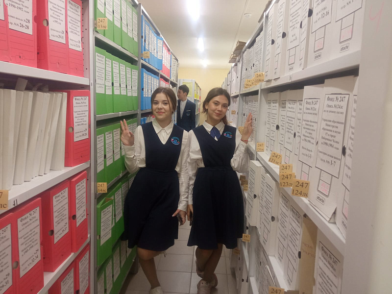Юные архивисты получают азы профессии