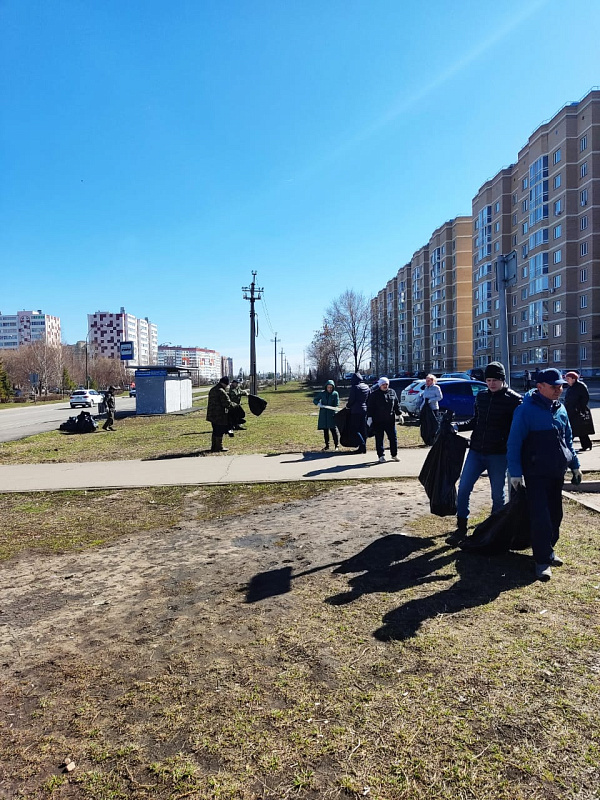 Челнинцы вышли на уборку улиц