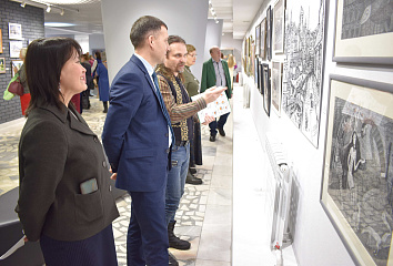 В Челнах открылась конкурсная выставка «Художник года-2022».