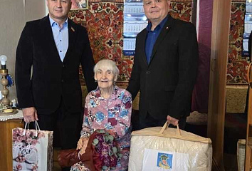 В Челнах чествовали долгожителей, перешагнувших 100-летний рубеж