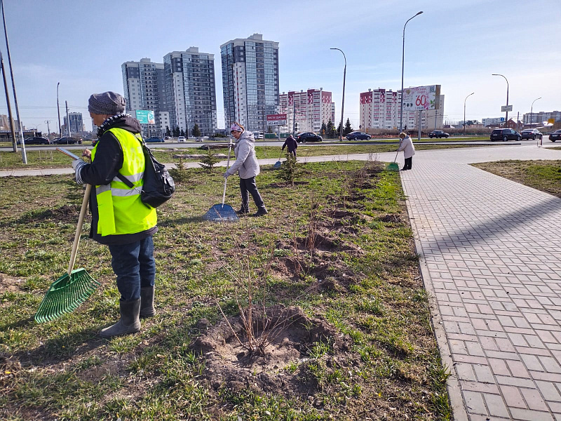 В Набережных Челнах продожаются весенние уборки
