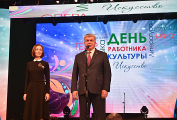 Наиль Магдеев наградил работников культуры