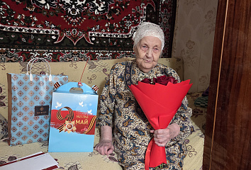 War veteran and home front worker Maryam Minnikhanova celebrates her birthday