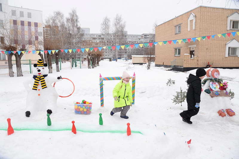 В Челнах появился снежный городок «Эколят»