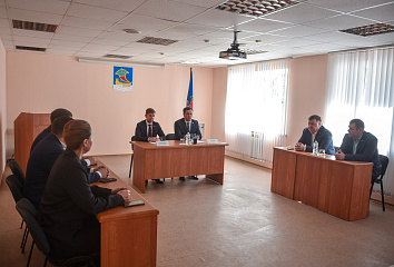 Нового главу района представили коллективу