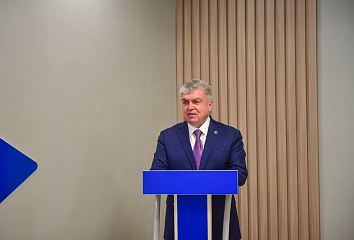 Nail Magdeev congratulated the Employment Center team on its 35th anniversary
