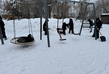 Школьники и студенты привели в порядок городские парки и скверы