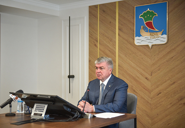 Шәһәр башлыгы юлчыларга эшләрне 1 сентябрьгә тәмамлау бурычын куйды