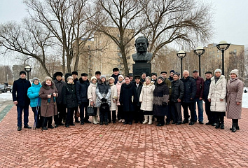 Челнинцы возложили цветы к памятнику Евгения Батенчука