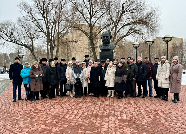 Челнинцы возложили цветы к памятнику Евгения Батенчука