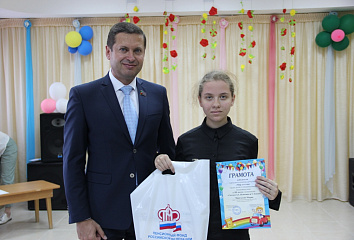 «Кояшкай» тернәкләндерү үзәгендә «Балачак дөньясы» рәсем конкурсына йомгак ясадылар