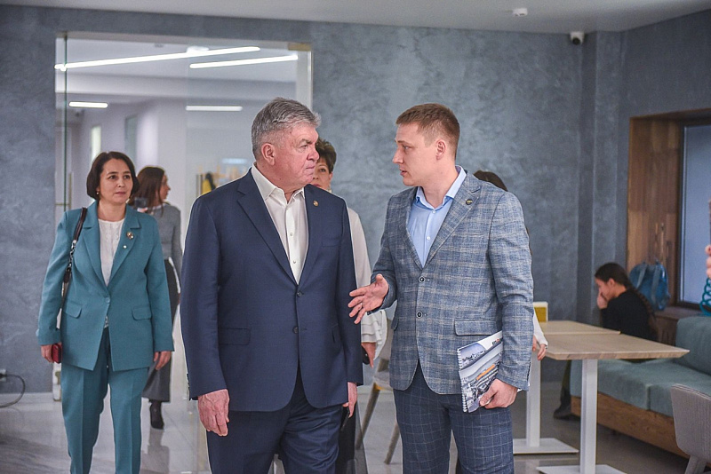Егор Саримов бәйгедә җиңү яулады