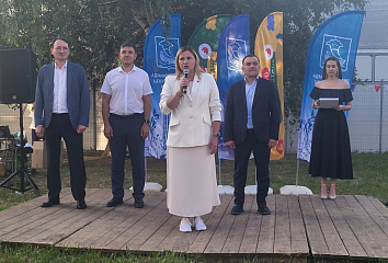 В Набережных Челнах для жителей 43 комплекса провели праздник во дворе